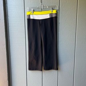 Lululemon Gather & Grow Cropped Yoga & Athletic Legging
